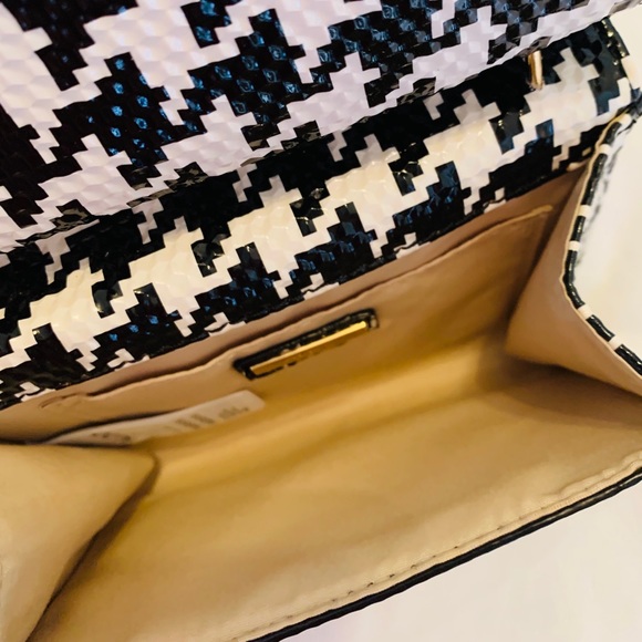 Small purse 2 for 20$🖤 - Picture 2 of 4